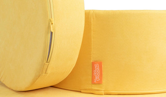 Close up shot of the Lemonade Chunk™ showing the zipper garage and the Nugget® tag