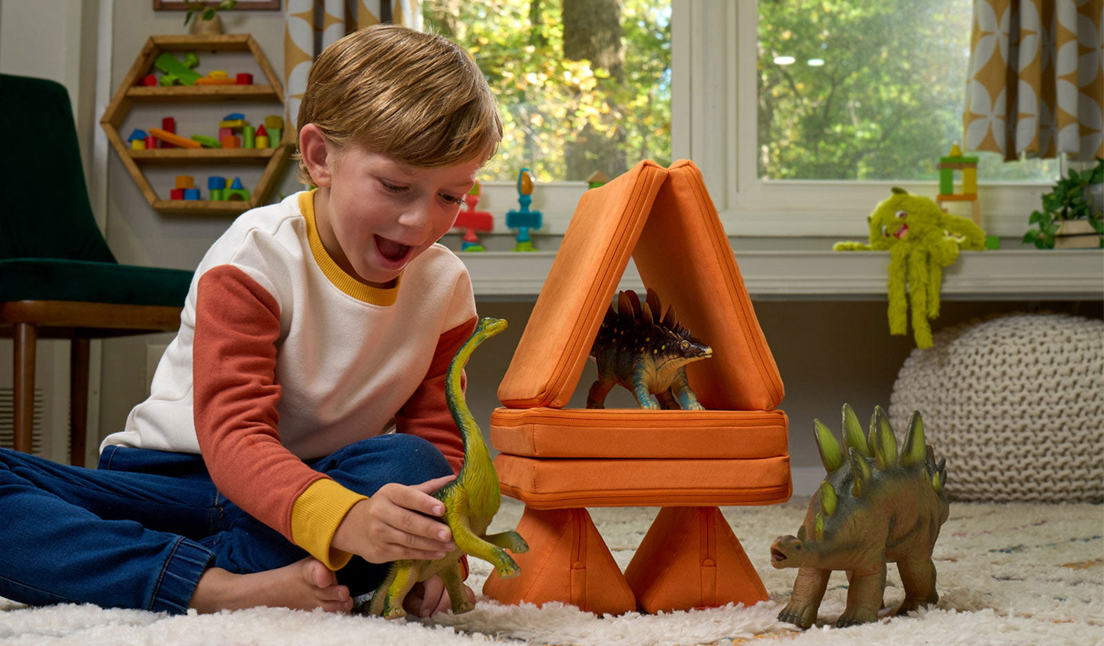 Boy playing with dinosaurs with the Mini Nugget®